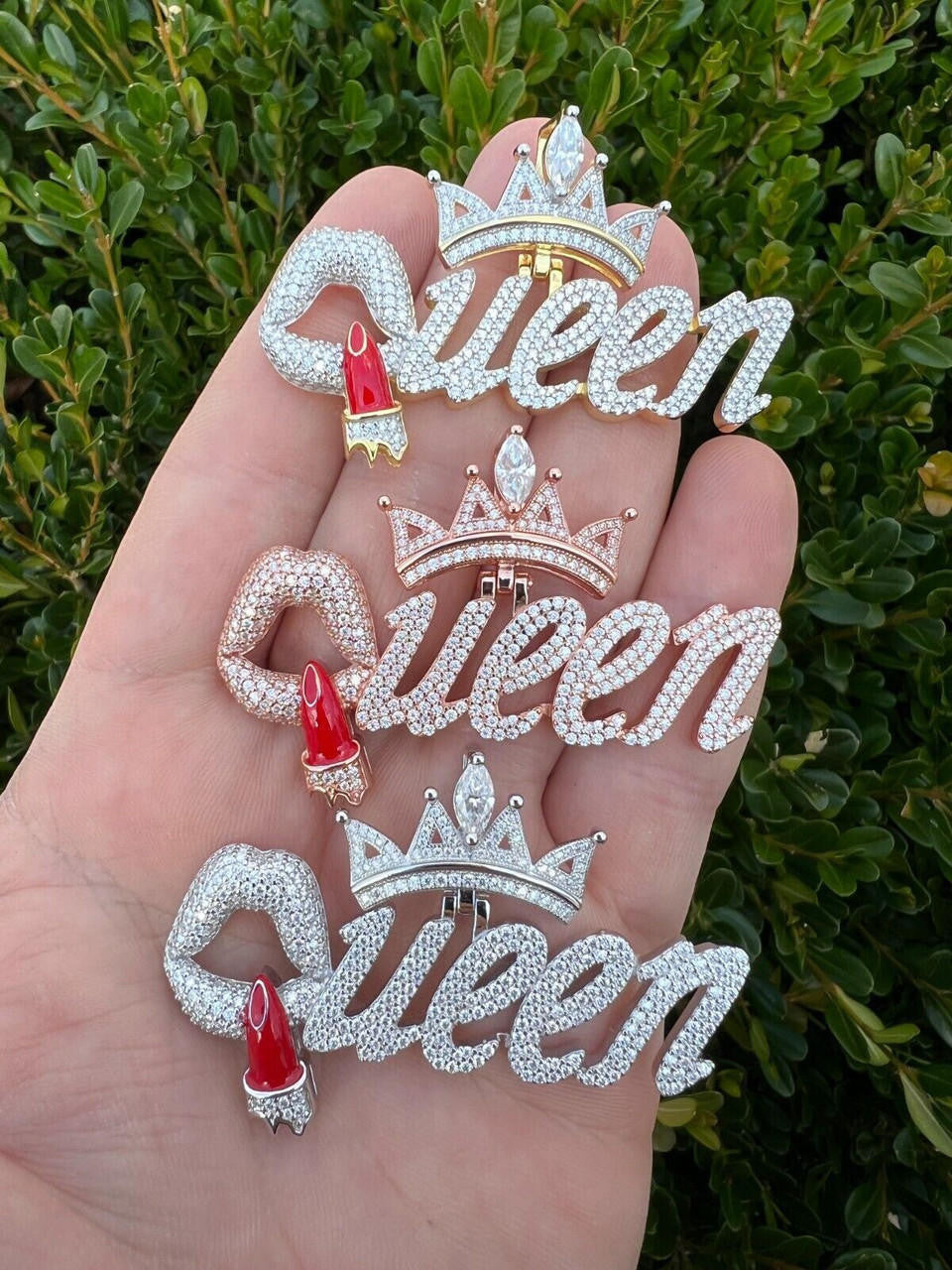 MOISSANITE 925 Silver/Gold/Rose Iced Queen W. Crown & Lipstick Pendant Necklace)