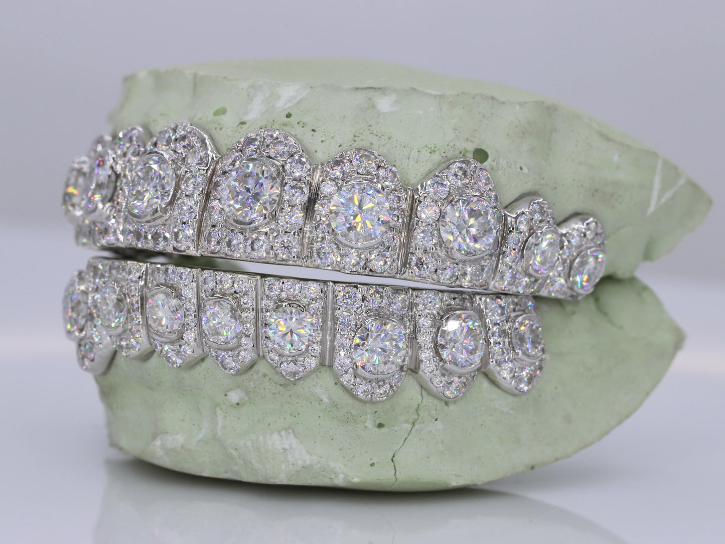 Pointer Stone Center VVS Moissanite Diamond Grillz